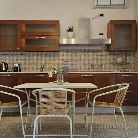 Luxurious In * Crotone